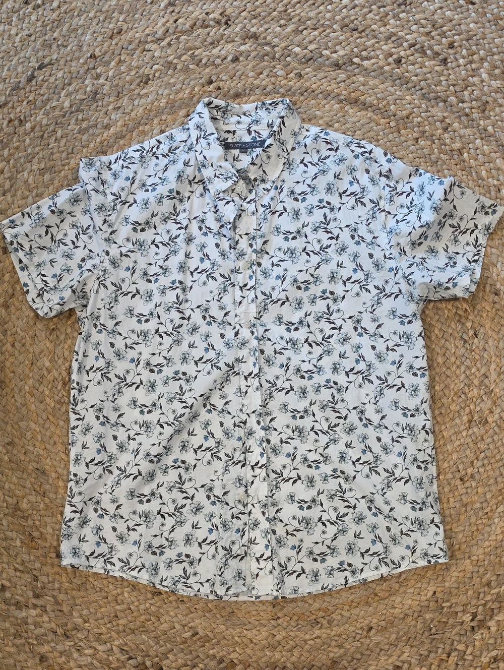 Slate & Stone White Short-Sleeve Button-Down with Black and Blue Floral Print